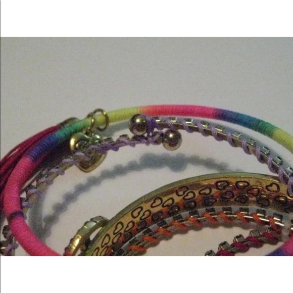 Betsey Johnson St Bart’s stackable Bracelet Set - Picture 6 of 7
